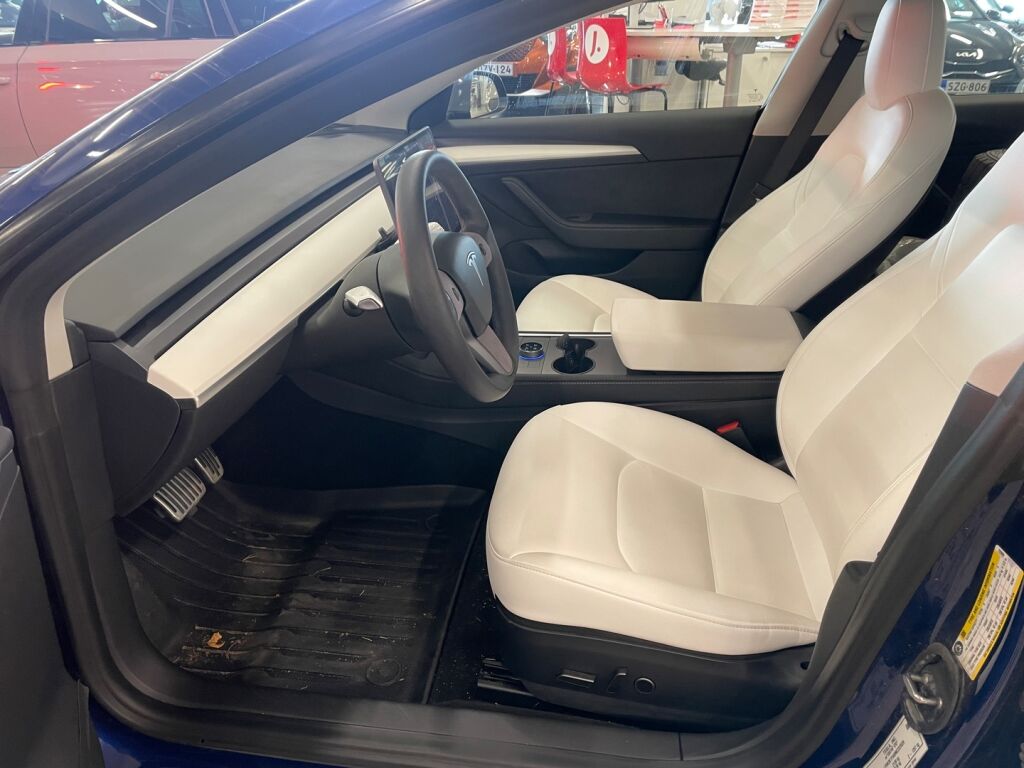 Tesla Model 3 2021 Sininen