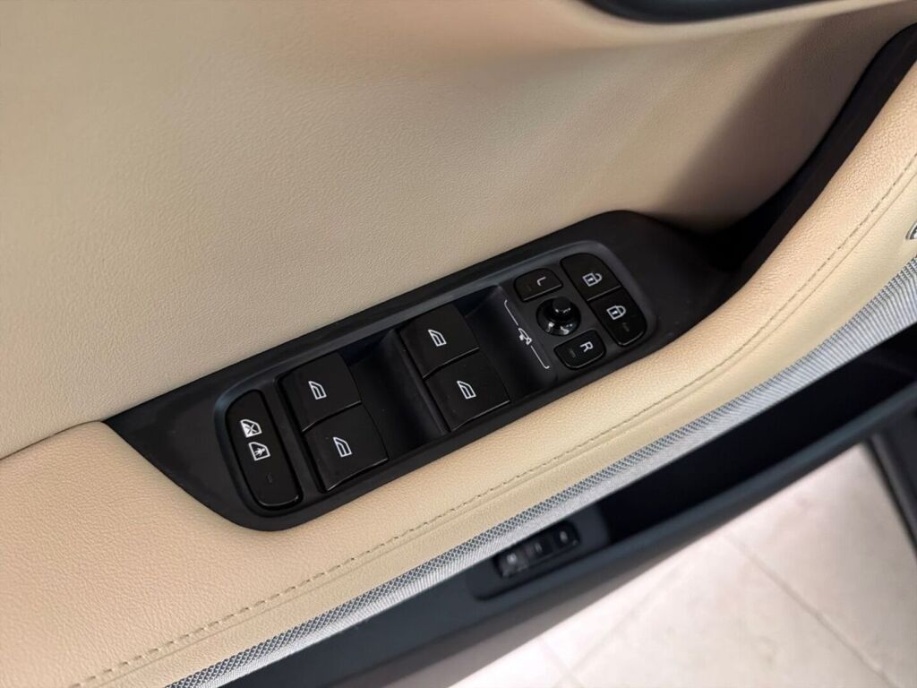 Polestar 2 2022 Musta