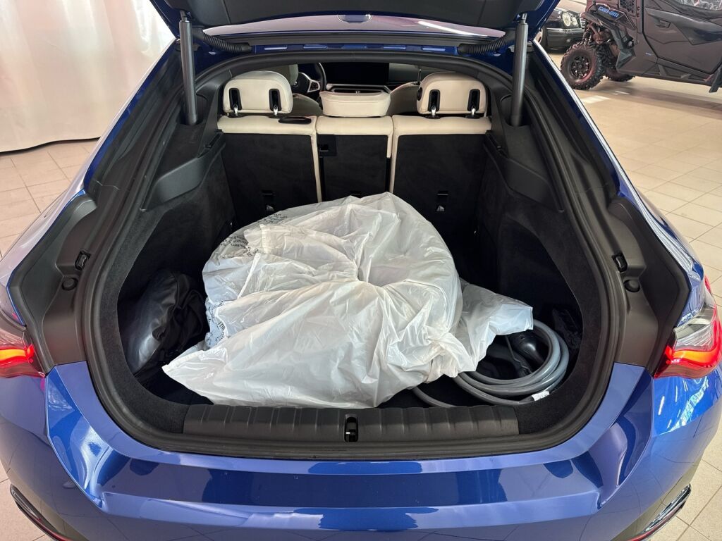 BMW I4 M50 2024 Sininen