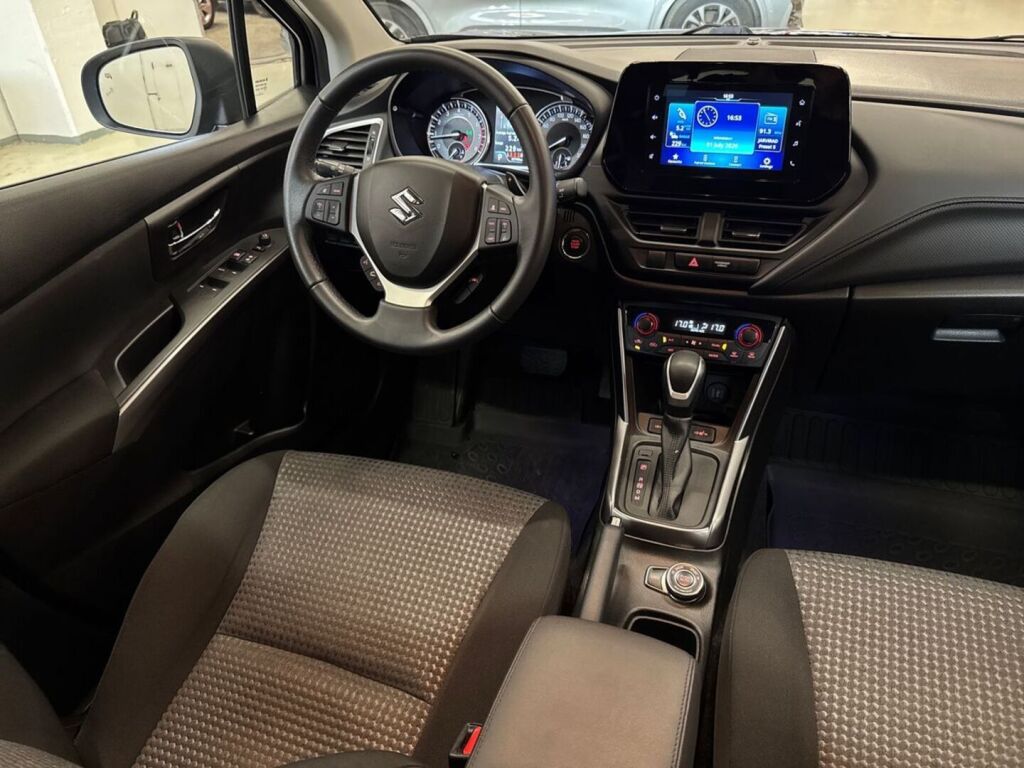 Suzuki S-Cross 2024 Musta