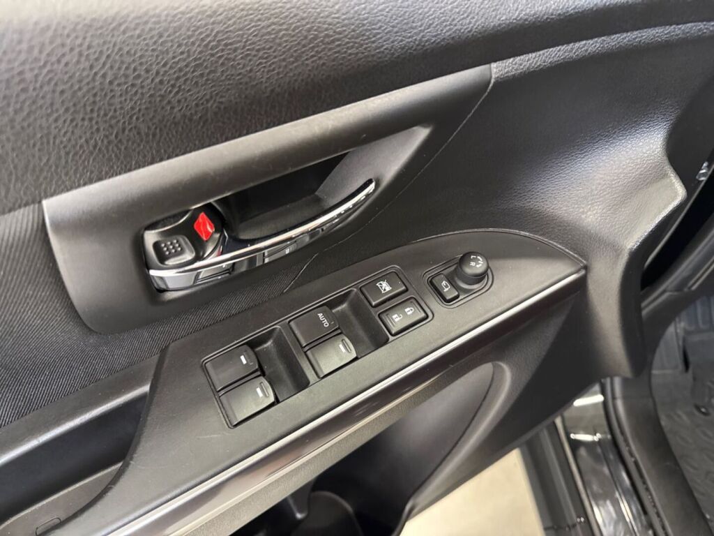 Suzuki S-Cross 2024 Musta