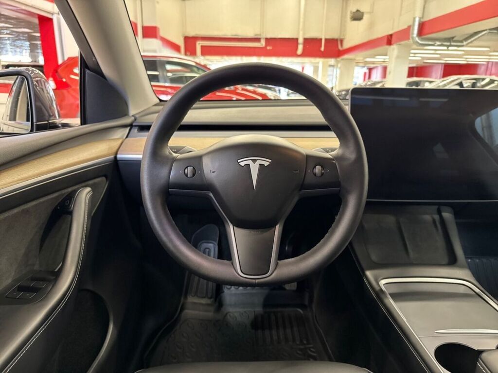Tesla Model Y 2021 Harmaa