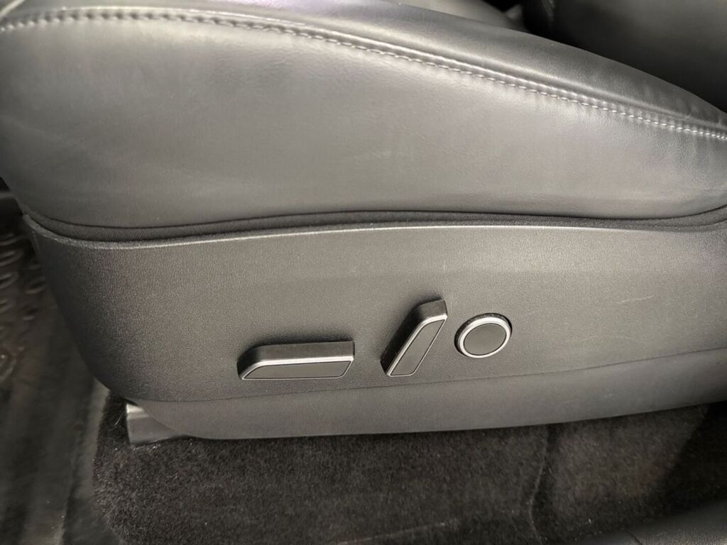 Tesla Model Y 2021 Harmaa