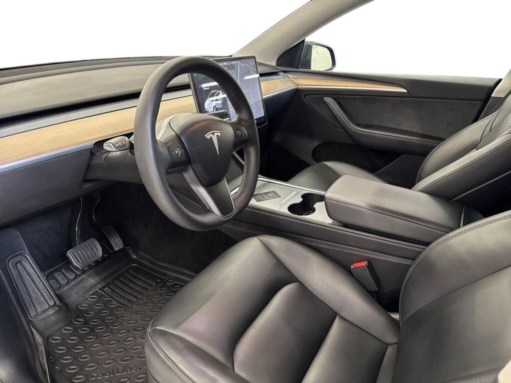 Tesla Model Y 2021 Harmaa
