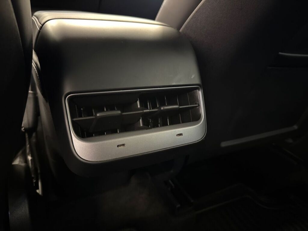 Tesla Model Y 2021 Harmaa
