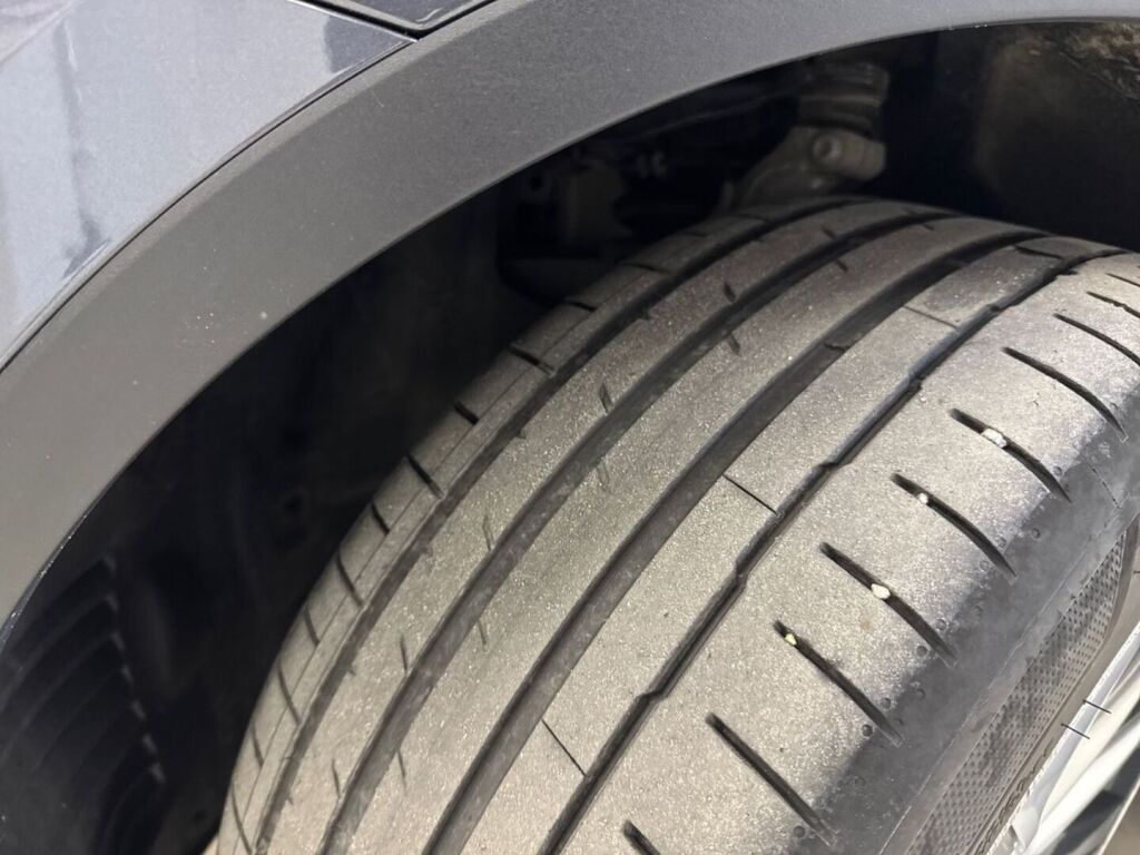 Tesla Model Y 2021 Harmaa