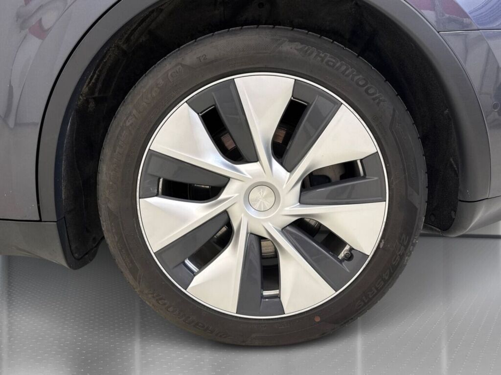 Tesla Model Y 2021 Harmaa