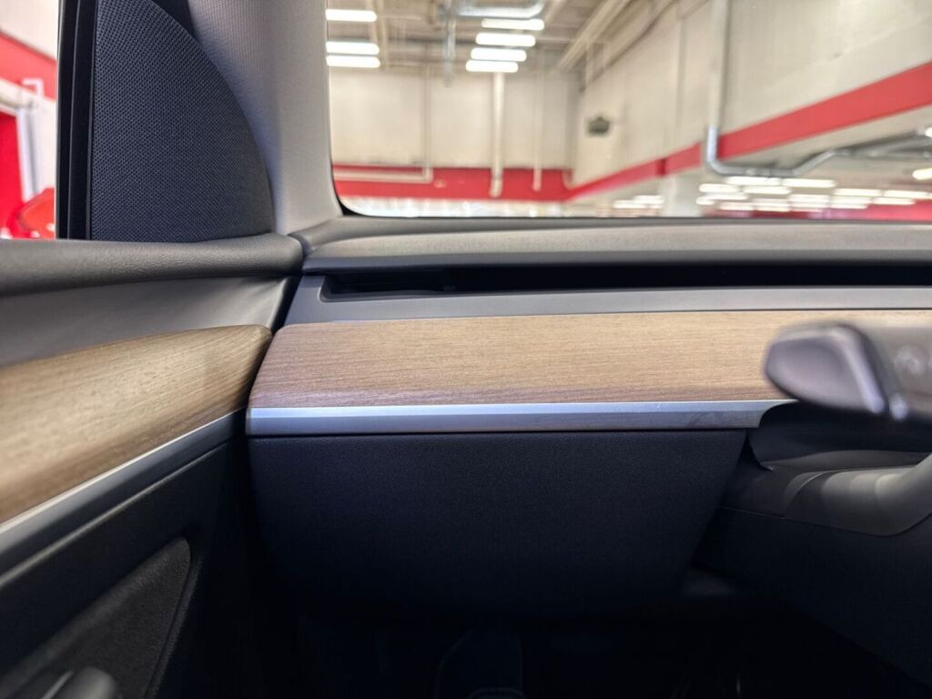 Tesla Model Y 2021 Harmaa