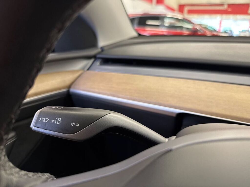 Tesla Model Y 2021 Harmaa