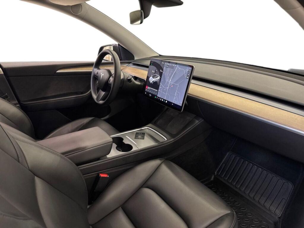 Tesla Model Y 2021 Harmaa