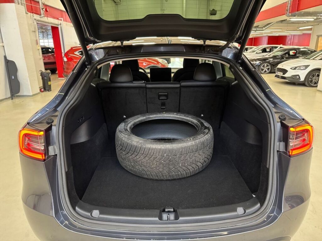 Tesla Model Y 2021 Harmaa