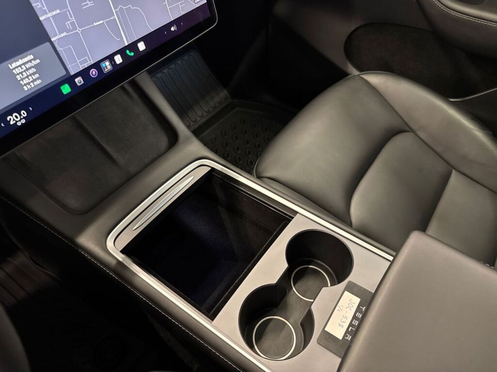 Tesla Model Y 2021 Harmaa