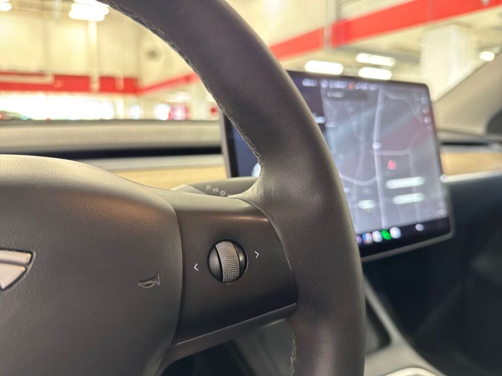 Tesla Model Y 2021 Harmaa