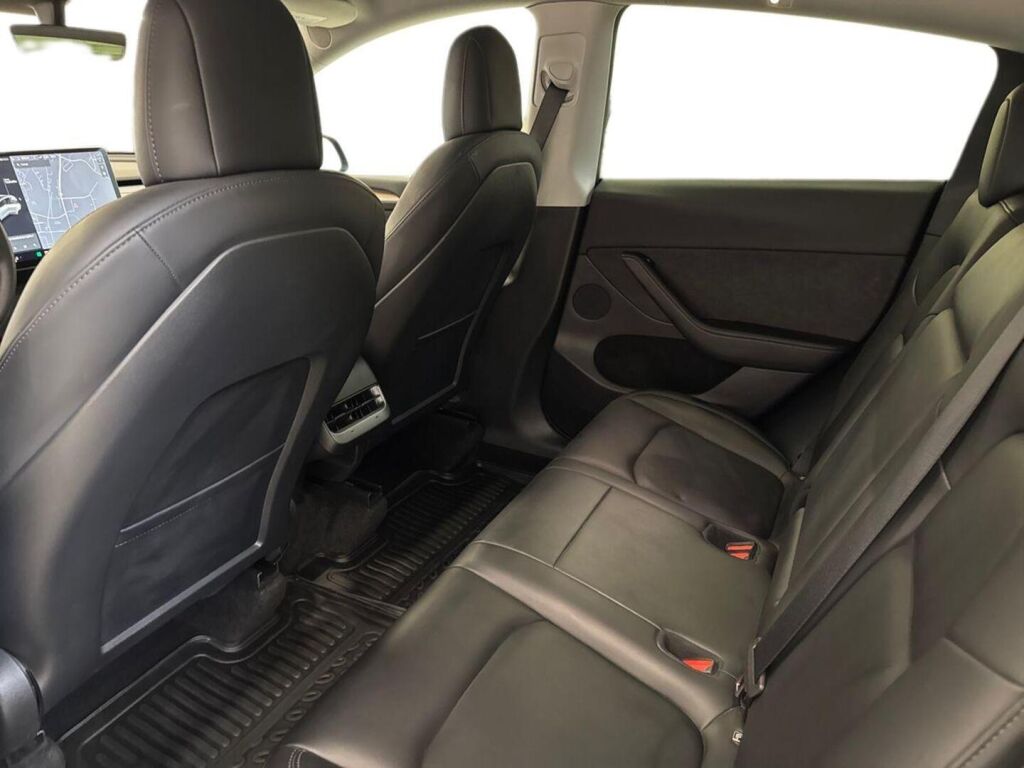 Tesla Model Y 2021 Harmaa
