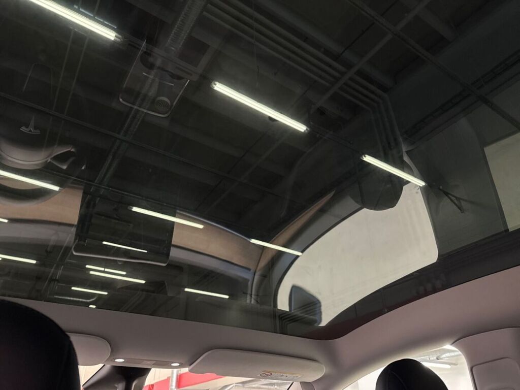 Tesla Model Y 2021 Harmaa