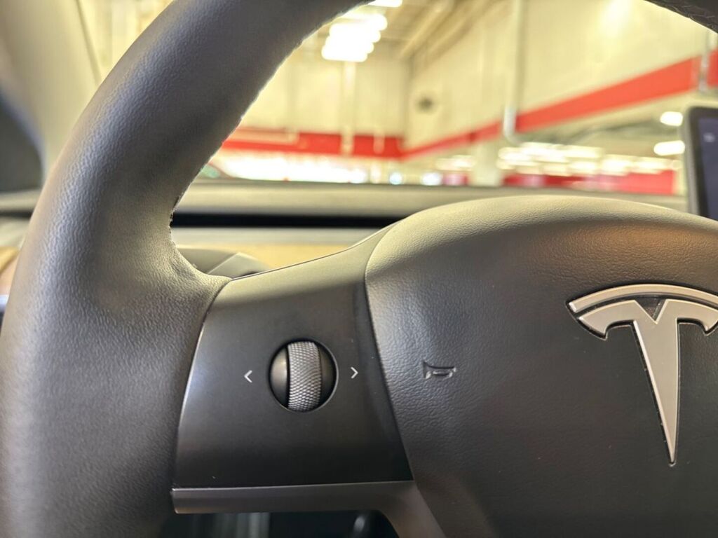 Tesla Model Y 2021 Harmaa