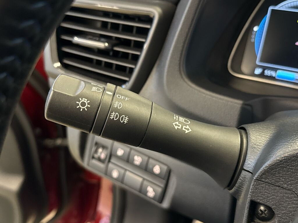 Nissan Leaf 2021 Punainen