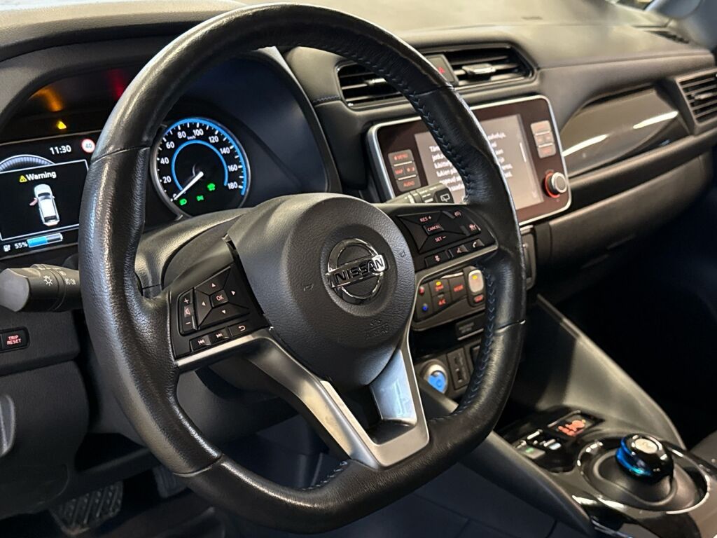 Nissan Leaf 2021 Punainen