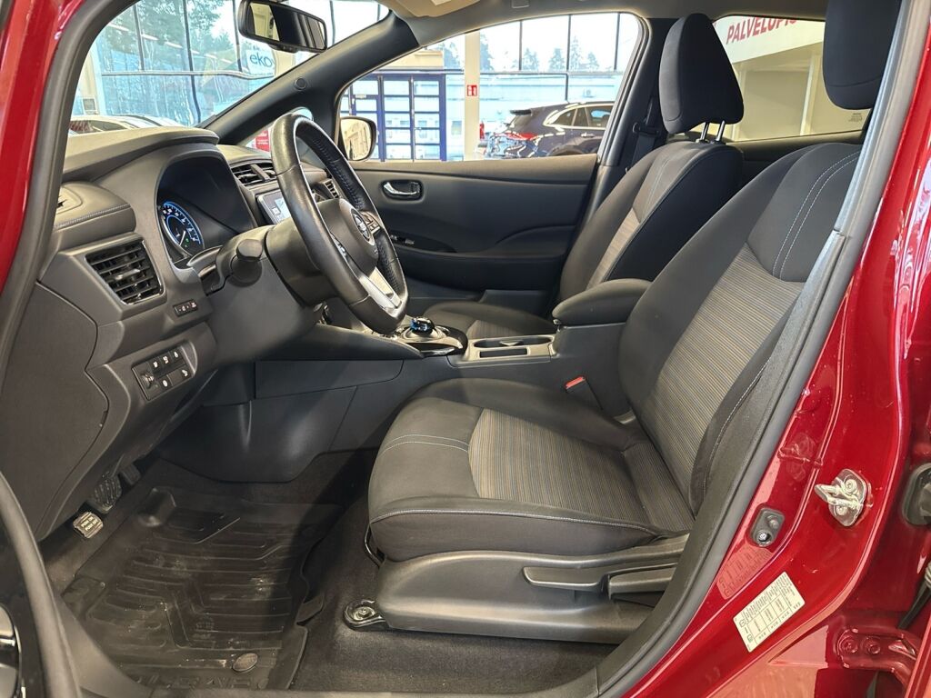 Nissan Leaf 2021 Punainen
