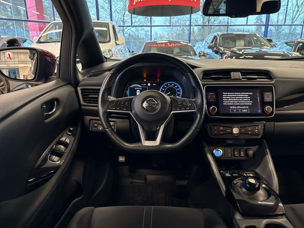 Nissan Leaf 2021 Punainen