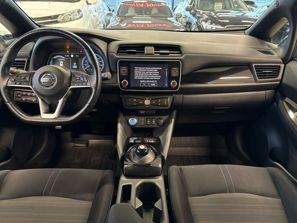 Nissan Leaf 2021 Punainen