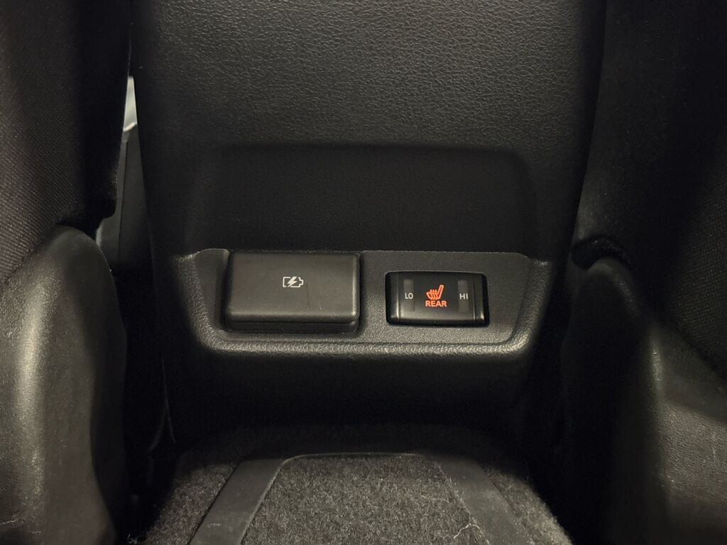 Nissan Leaf 2021 Punainen