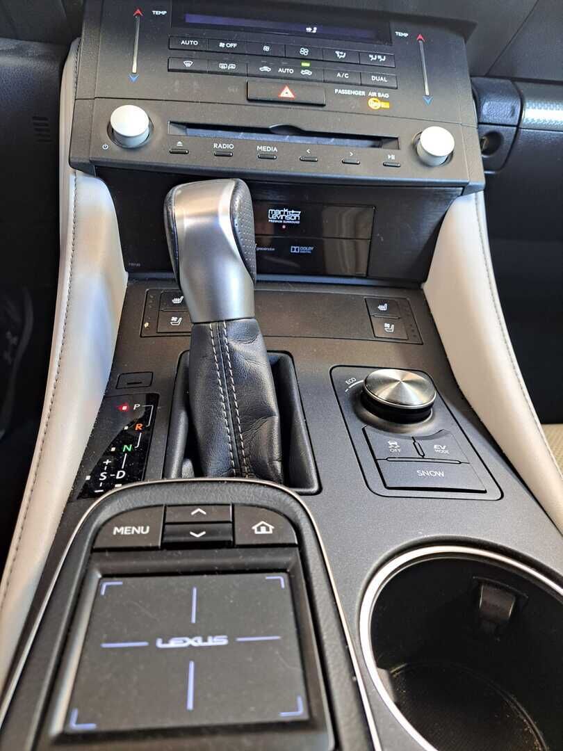 Lexus RC 2016 Punainen