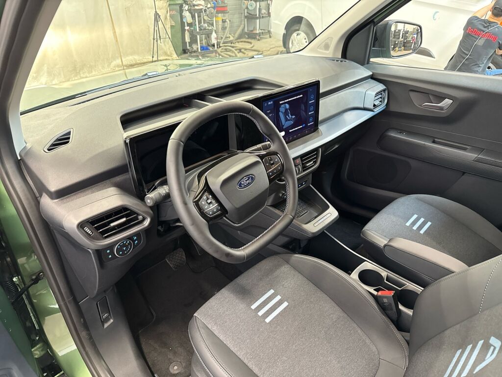 Ford Tourneo Courier 2025 Vihreä