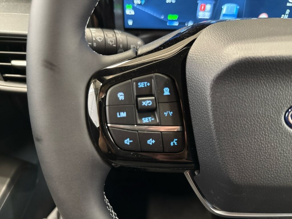 Ford Tourneo Courier 2026 Vihreä