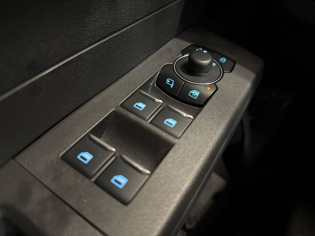 Ford Tourneo Courier 2026 Vihreä