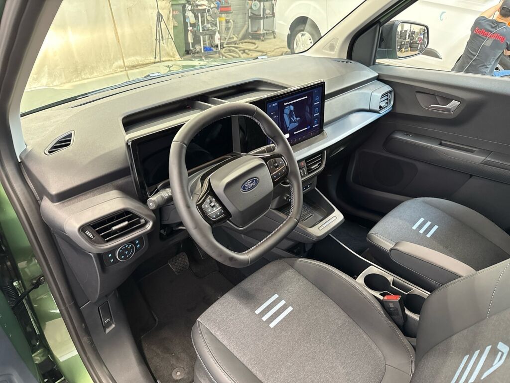 Ford Tourneo Courier 2026 Vihreä