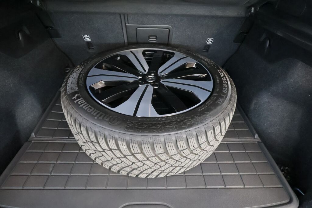 Volvo C40 2022 Sininen