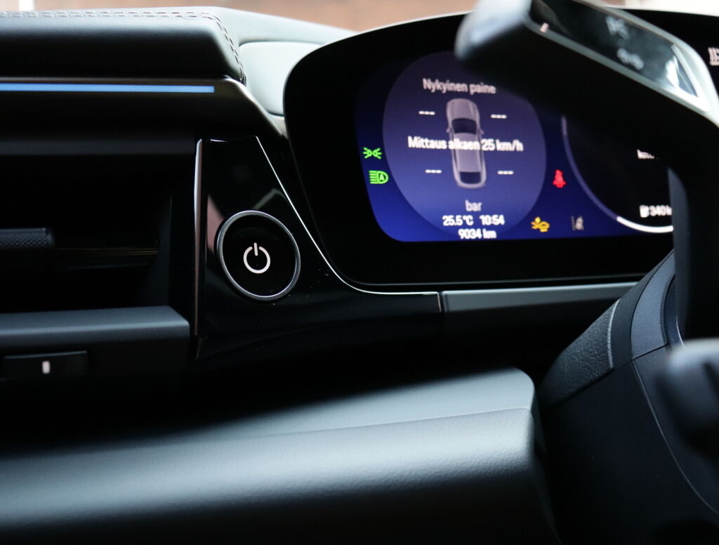 Porsche Macan 2024 Sininen