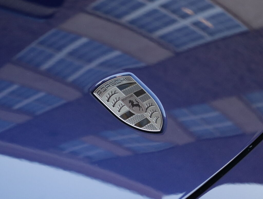 Porsche Macan 2024 Sininen