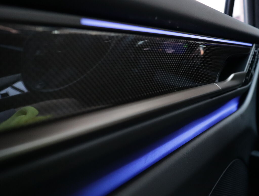 Porsche Macan 2024 Sininen