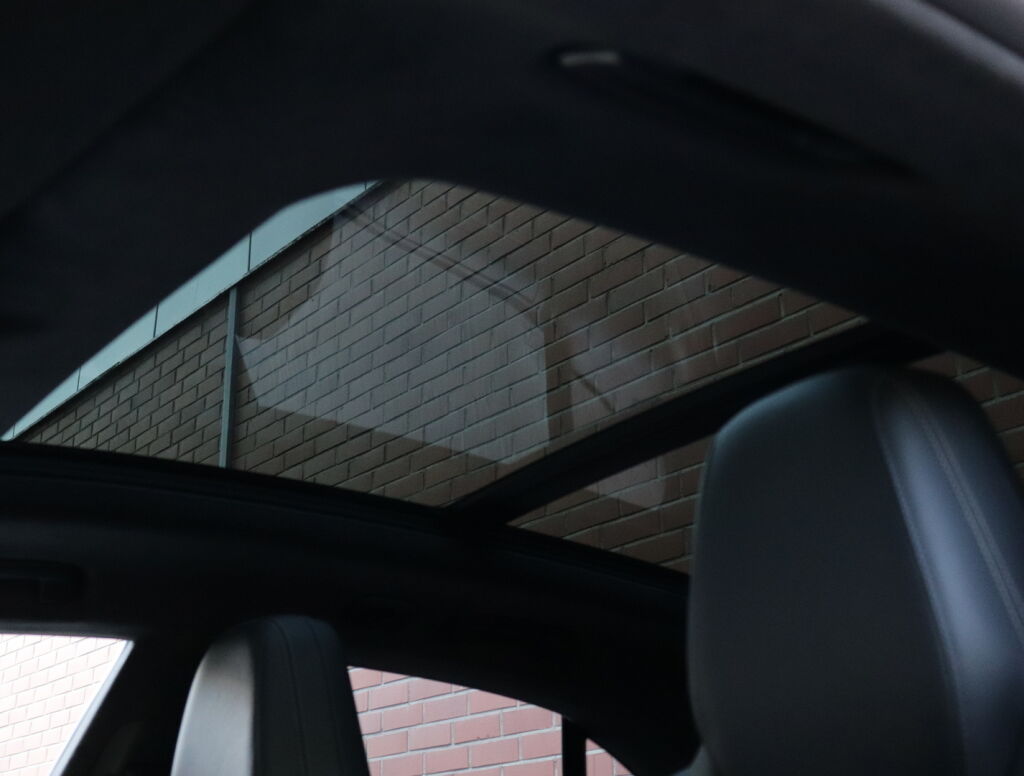 Porsche Macan 2024 Sininen