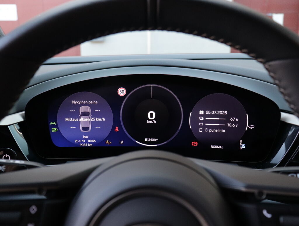 Porsche Macan 2024 Sininen