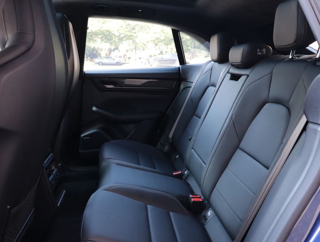 Porsche Macan 2024 Sininen