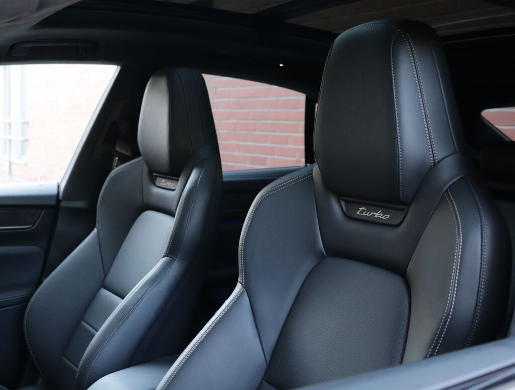 Porsche Macan 2024 Sininen