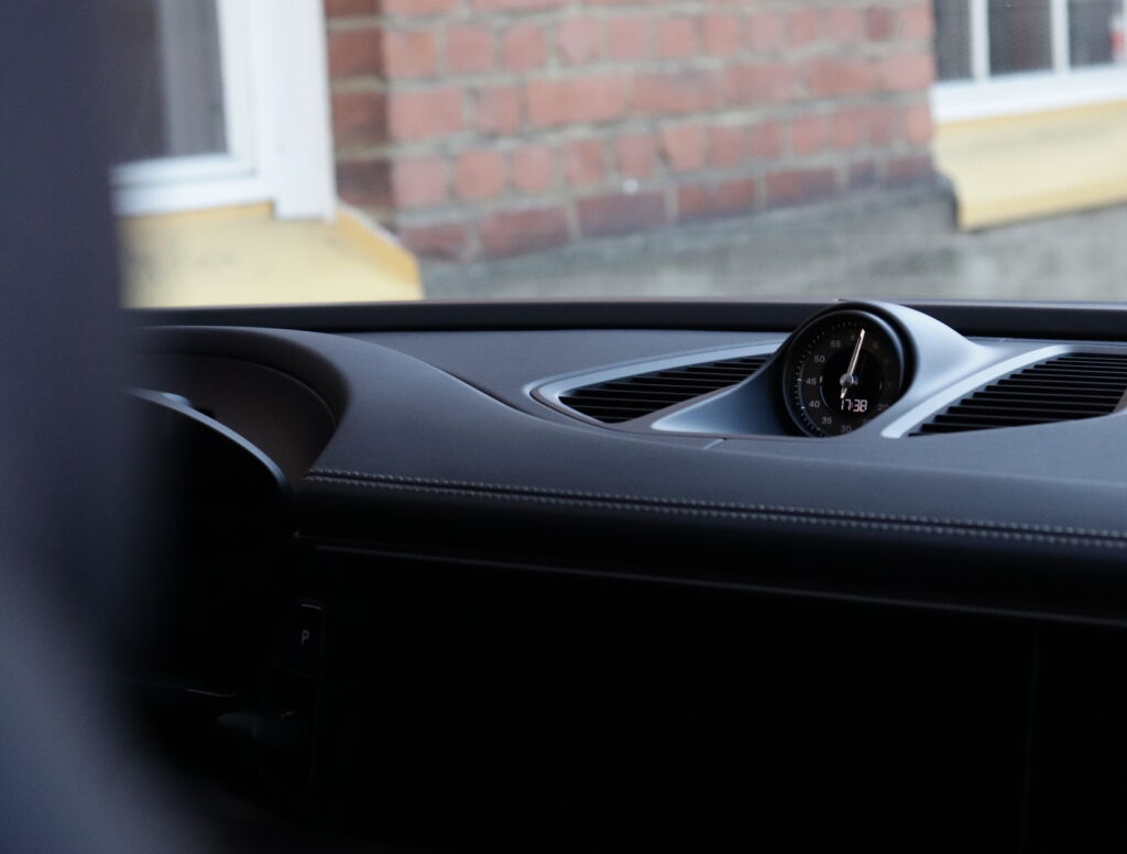 Porsche Macan 2024 Sininen