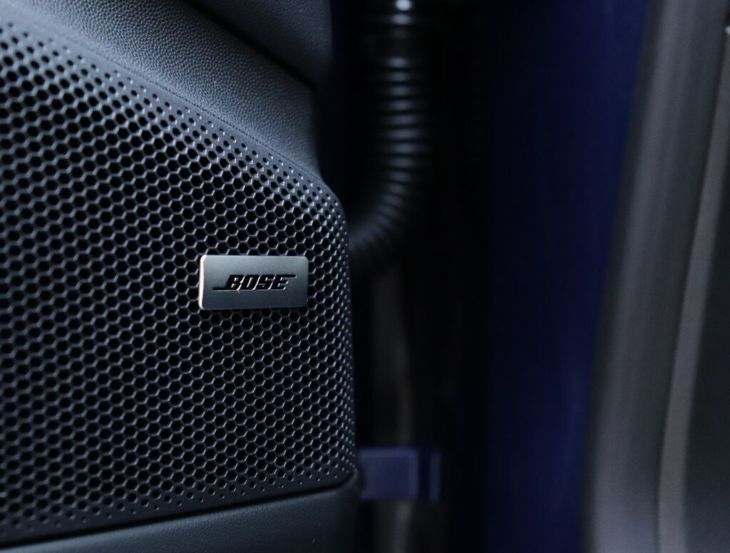 Porsche Macan 2024 Sininen