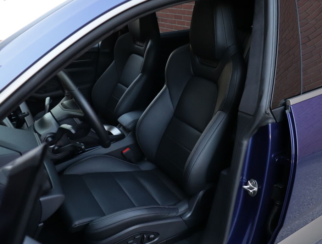 Porsche Macan 2024 Sininen