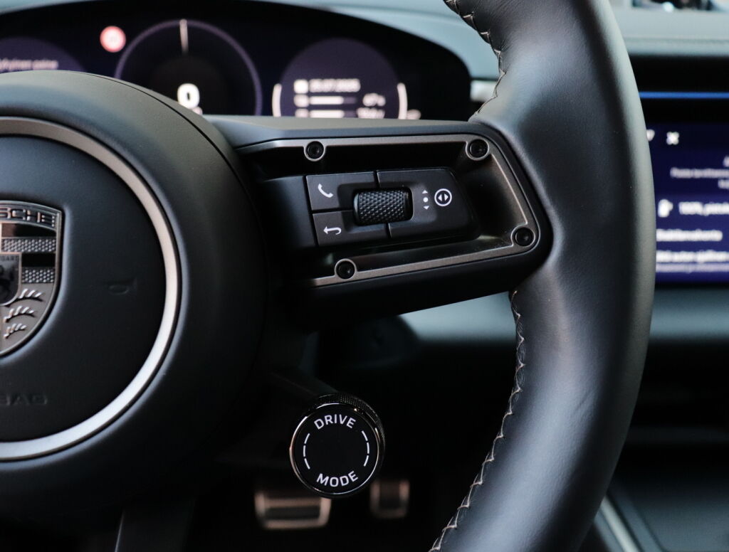 Porsche Macan 2024 Sininen