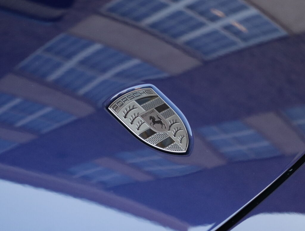 Porsche Macan 2024 Sininen