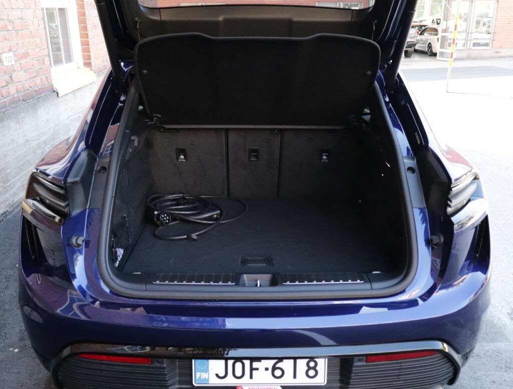 Porsche Macan 2024 Sininen