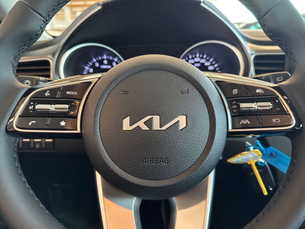 Kia Ceed 2025 Harmaa