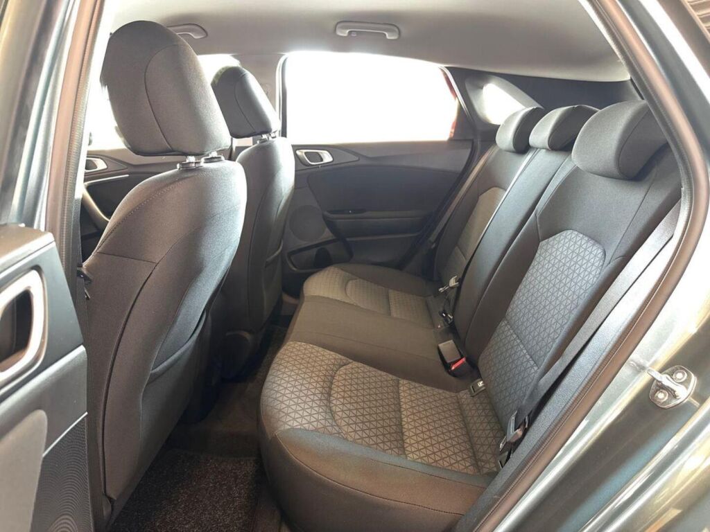 Kia Ceed 2025 Harmaa