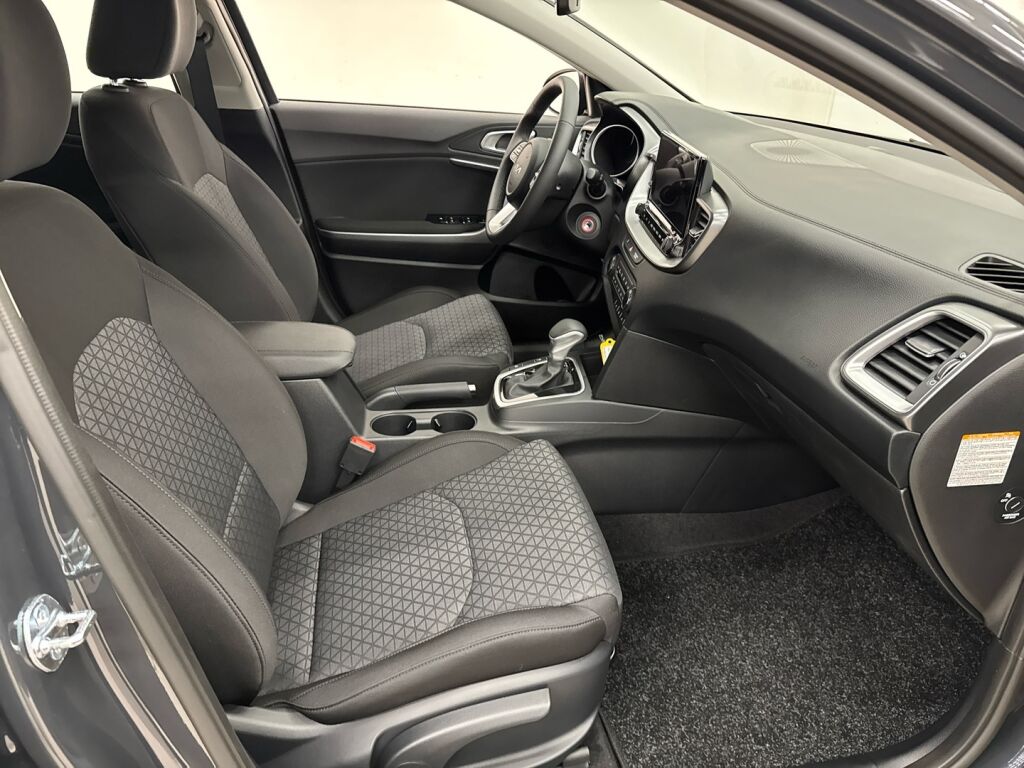 Kia Ceed 2025 Harmaa