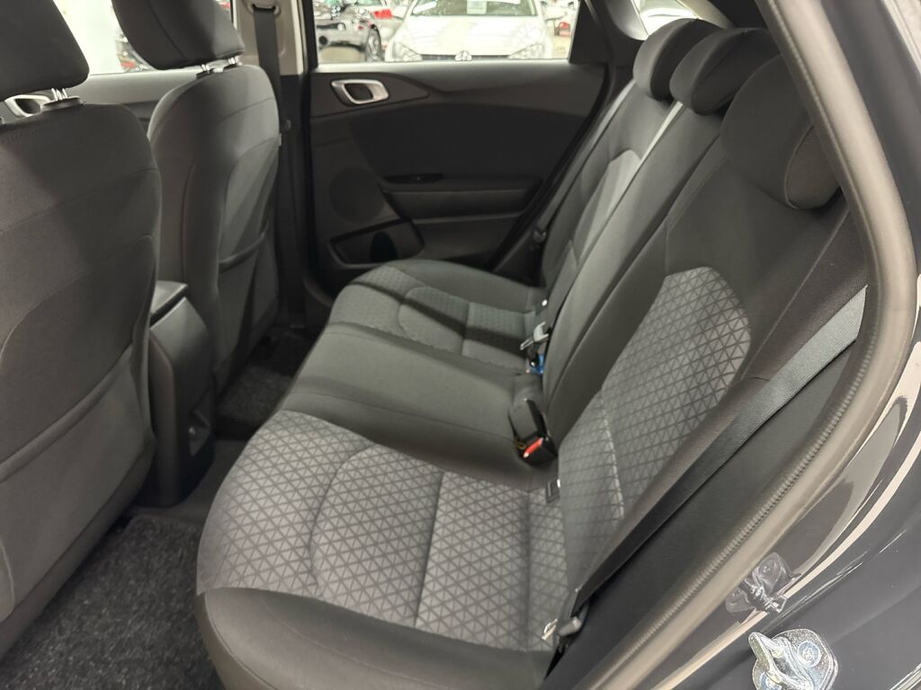 Kia Ceed 2025 Harmaa