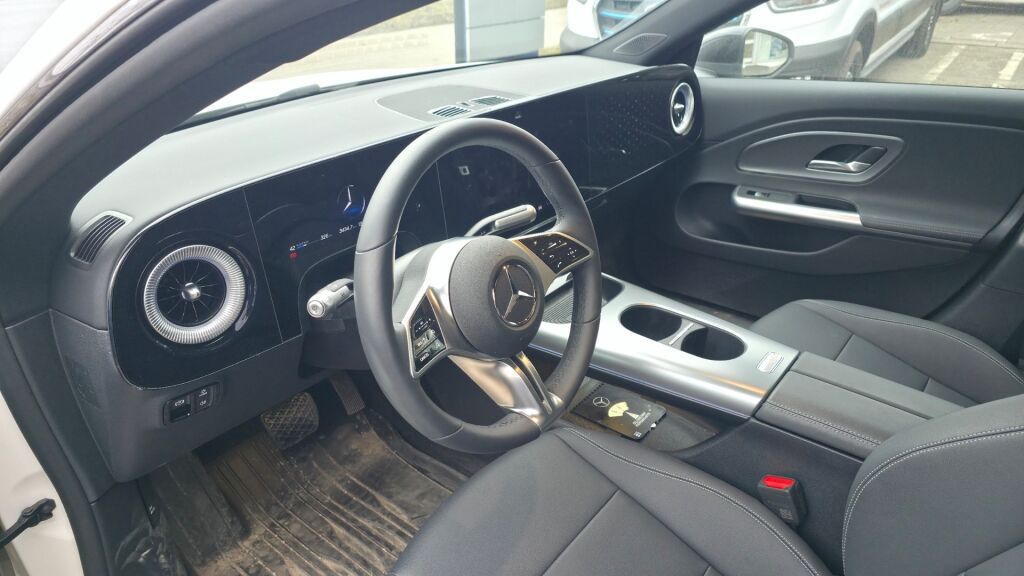 Mercedes-Benz CLA 2025 Valkoinen